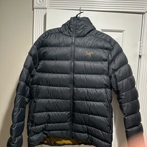 Mens size Large Arc’teryx THORIUM HOODY MEN'S. Only worn 3x. Jacket is mint